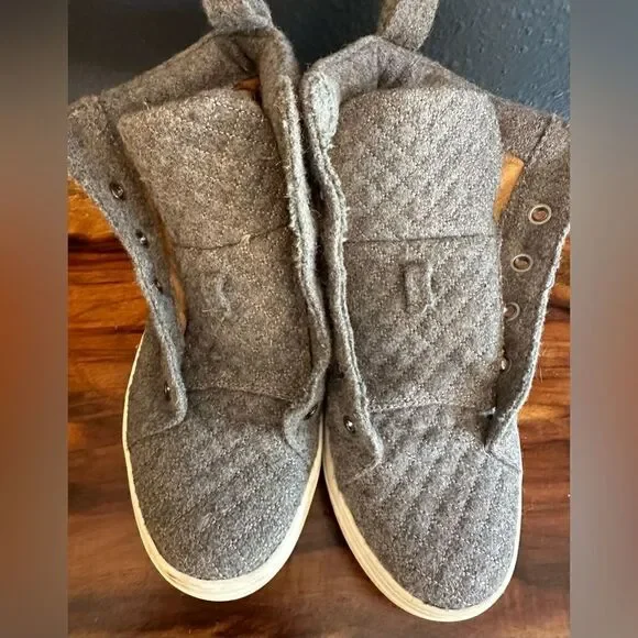 Naturalizer grey high top, sz 6 Wide - Picture 4 of 5